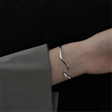 Load image into Gallery viewer, Hifunny Wave Bangle Torque Open Cuff Bangle For Women Beach Wave Bracelet Adjustable Lrregular Streamline Bracelet Ladies Jewelry Gift(Gold)