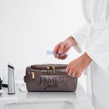 ギャラリービューアに画像を読み込み、Personalized Toiletry Bag for Men, Engraved Name Initials Toiletry Bag, Customized Monogram Travel Shaving Dopp Kit for Groomsmen, Gift for Christmas, Birthday, Dad, Husband, Grandpa, Lover